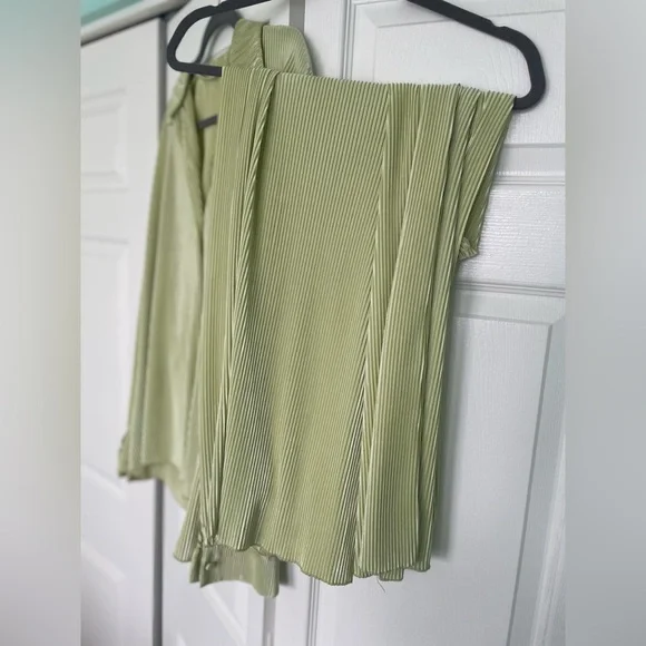 Yellow Green Two Piece Slouchy Set - Picture 3 of 7